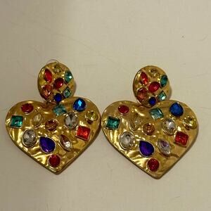 🌟🌟HOLIDAY🌟🌟READY GOLD TONE HEART EARRINGS BEDAZZLED w/FAUX COLORED STONES NEW